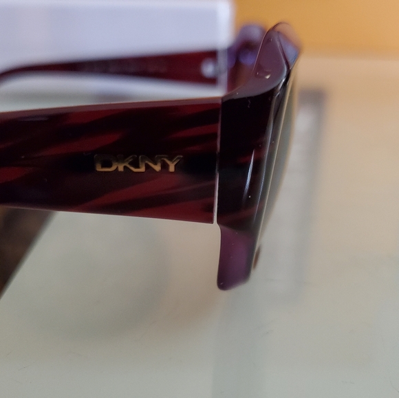 AUTHENTIC GENTLY USED SUNGLASSES - Picture 4 of 4